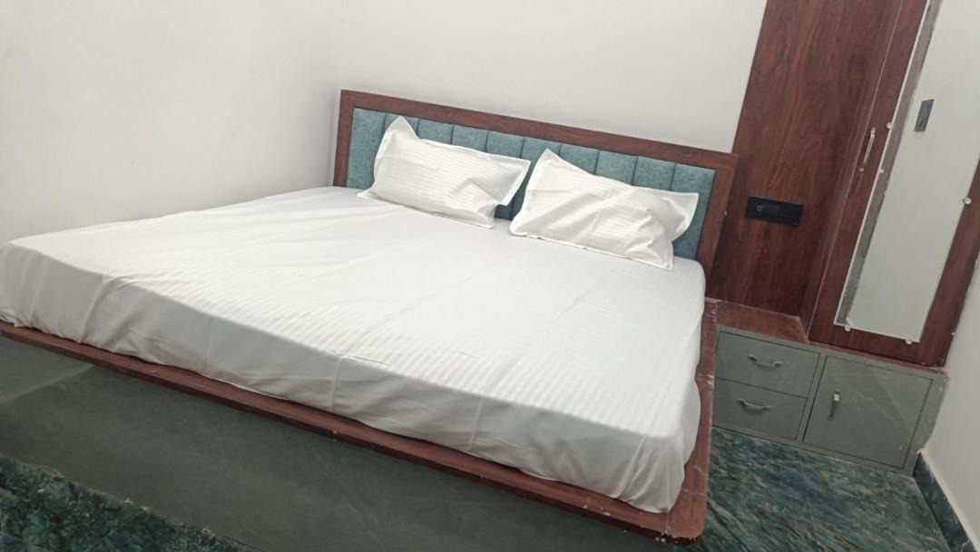 Photo of Bedroom in Etah