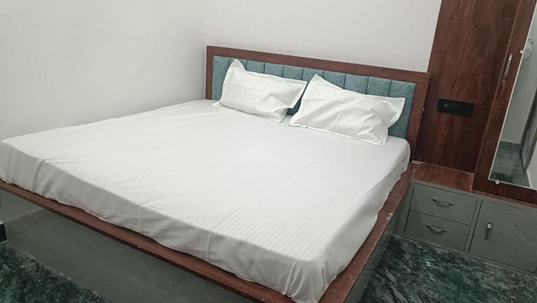 Photo of Bedroom in Etah