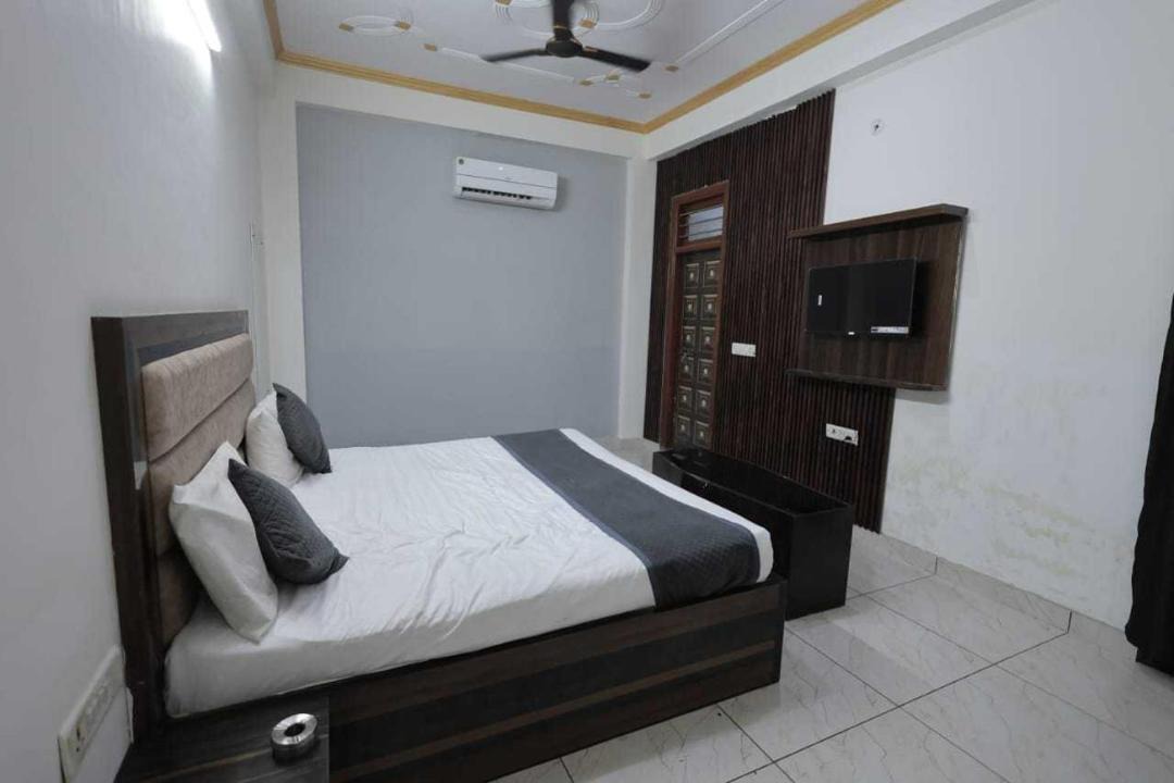 Photo of Bedroom in Etmadpur