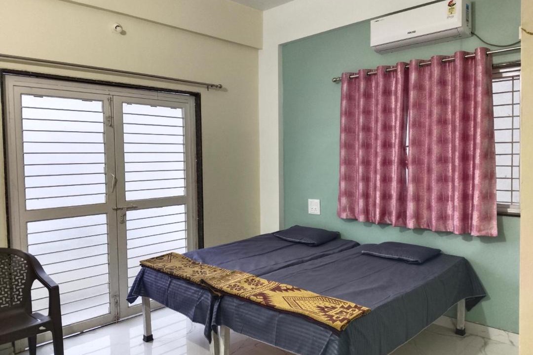 Photo of Bedroom in Akalkot