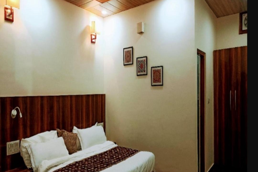 Photo of Bedroom in Narainkoti