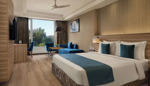Classic Room, 1 King Bed, City View