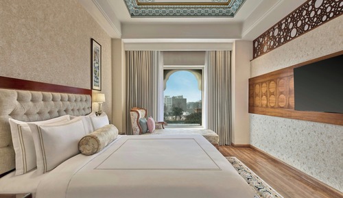 Suite, 1 King Bed with Sofa bed, City View