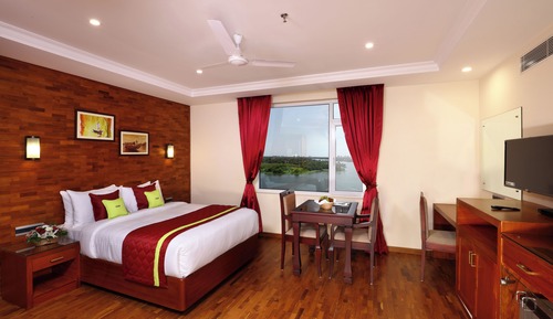 Deluxe Double or Twin Room, 1 King Bed, Accessible, Smoking