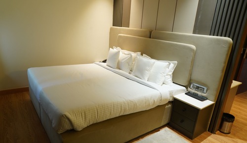 Suite, Garden View
