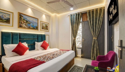 Deluxe Double Room, 1 King Bed, Smoking, City View