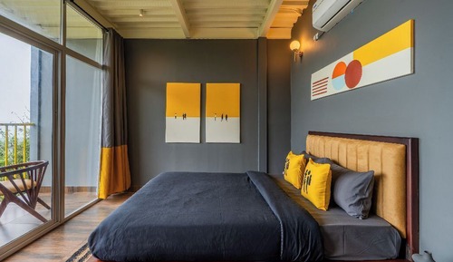 Superior Double Cottage with Balcony and Bathtub