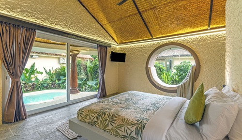 Suite, Pool View