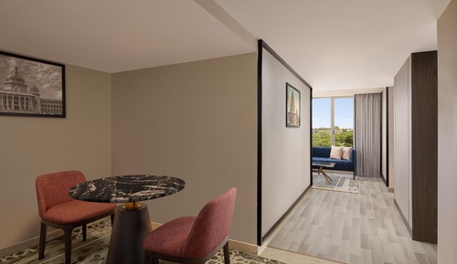 Deluxe Suite, 1 King Bed, Refrigerator