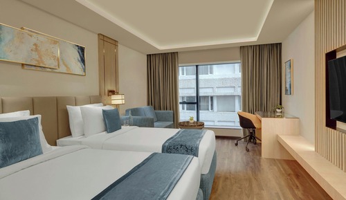 Room, 2 Twin Beds, City View