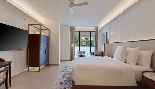 Classic Room, 2 Twin Beds, Pool View