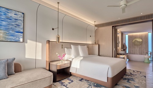 Classic Room, 1 King Bed, Club Lounge Access
