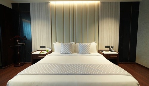 Deluxe Suite, Balcony, City View