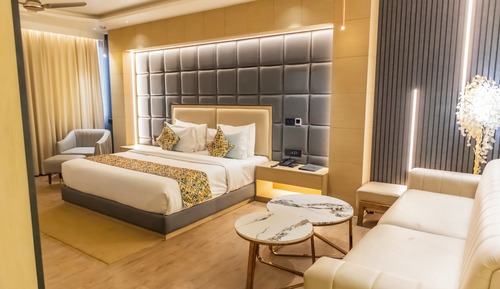 Junior Suite, 1 King Bed, Non Smoking, City View