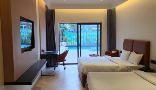Family Room, Pool Access