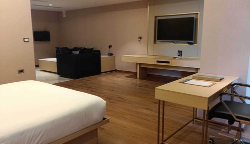 Luxury Suite, City View
