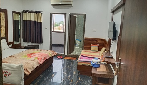 Family AC Room with Ensuite Bathroom