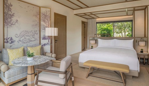 Deluxe Room, 1 King Bed, Garden View
