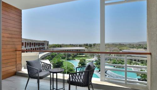 Deluxe Guest room, 1 Twin Bed, Pool View