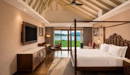 Premium Cottage King with Jacuzzi
