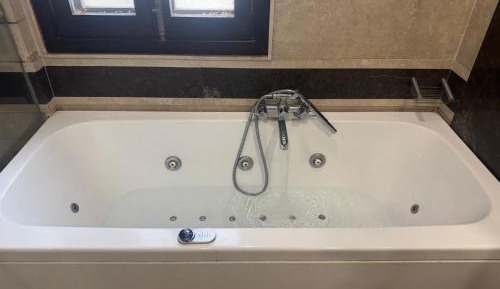 Suite with Spa Bath