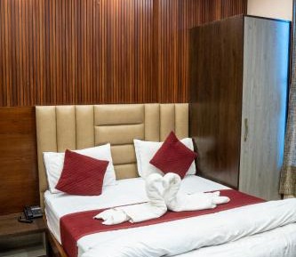 Deluxe King Suite