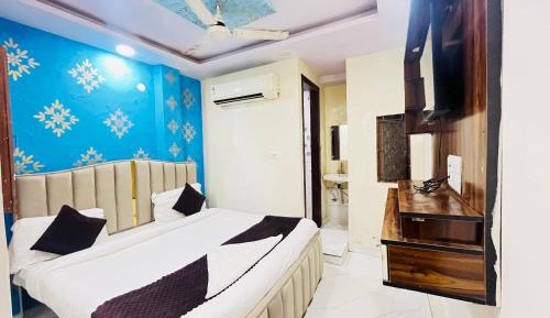 Deluxe Double Room (2 Adults + 1 Child)