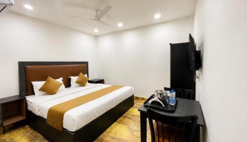 Deluxe Double Room (2 Adults + 1 Child)