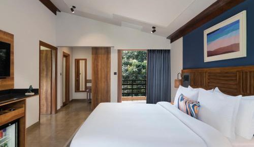 One-Bedroom Suite with Balcony