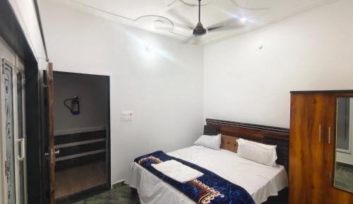 Deluxe Room (2 Adults + 1 Child)