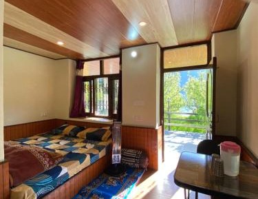 Queen Room with Garden View