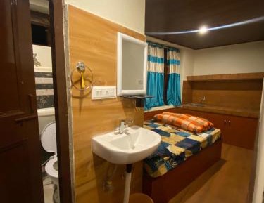 Standard Single Room with Mountain View