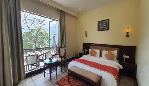 Queen Room with Balcony