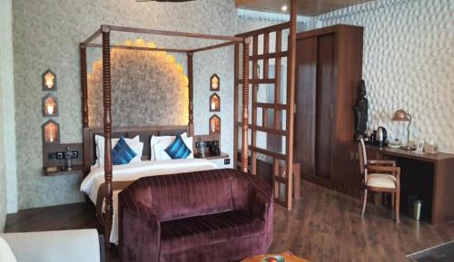 King Suite with Pool View