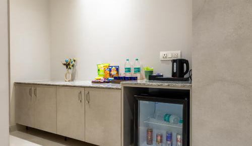 Triple Room -1 King Bed (2Adults) + 1 Single Bed(1 Adult) - City View