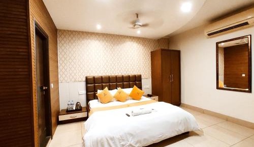Deluxe Double Room (2 Adults + 1 Child)