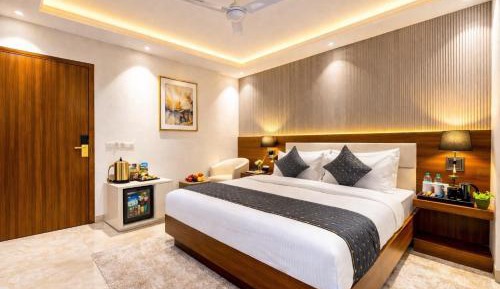 Deluxe Room (2 Adults + 1 Child)