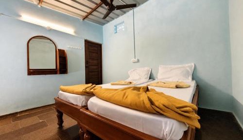 Standard Twin Room with Mountain View