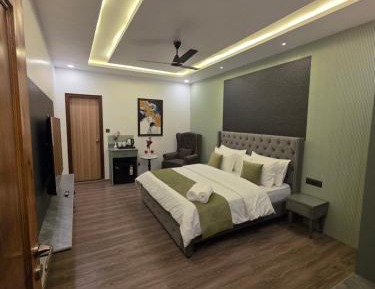 Superior King Suite