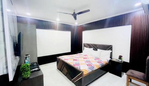 Deluxe Double Room (2 Adults + 1 Child)