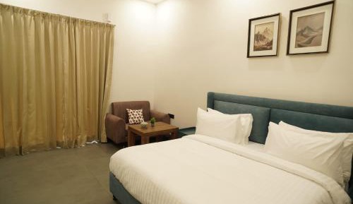 Deluxe Room (2 Adults + 1 Child)