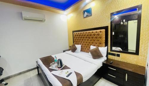 Deluxe Double Room (2 Adults + 1 Child)