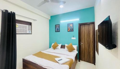 Deluxe Double Room (2 Adults + 1 Child)