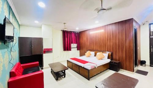 Deluxe Double Room (2 Adults + 1 Child)