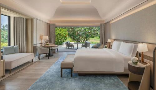 Presidential Villa, 3 Bedroom Villa, Golf View, Plunge Pool- Private round trip Dabolim airport transfers