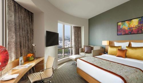 Executive Room | Unlimited IMFL at the Premium Lounge from 6–8 pm, one-way airport transfer, and 20% discounts on F&B, Laundry, Spa, and Transport