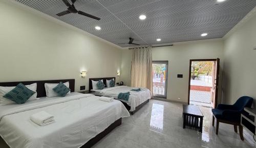 King Suite with Pool View