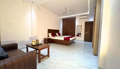 Deluxe Double Room (2 Adults + 1 Child)
