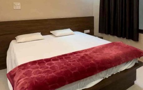 Deluxe Double Room (2 Adults + 1 Child)