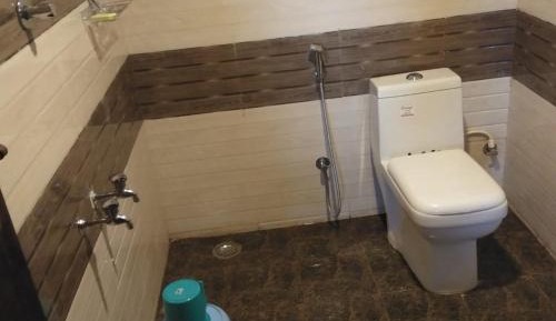 Deluxe Double Room (2 Adults + 1 Child)